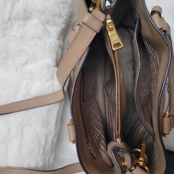 Prada pebble leather crossbody bag - Picture 3 of 7